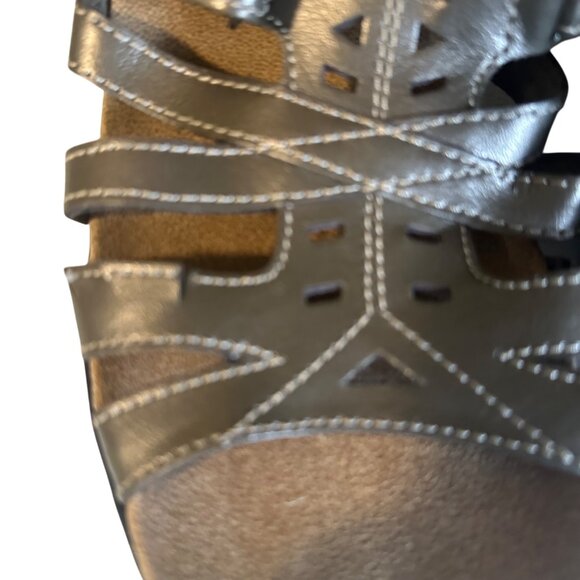 Clarks bendables brown metallic hook and loop leather sandals size 10M - Picture 2 of 7